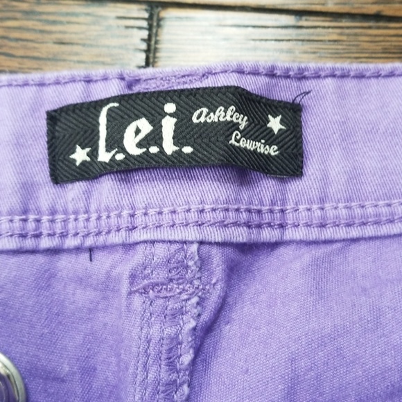 Shorts - Picture 3 of 3